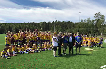 Topp stemning under åpning av Tyristrand nye stadion anlegg