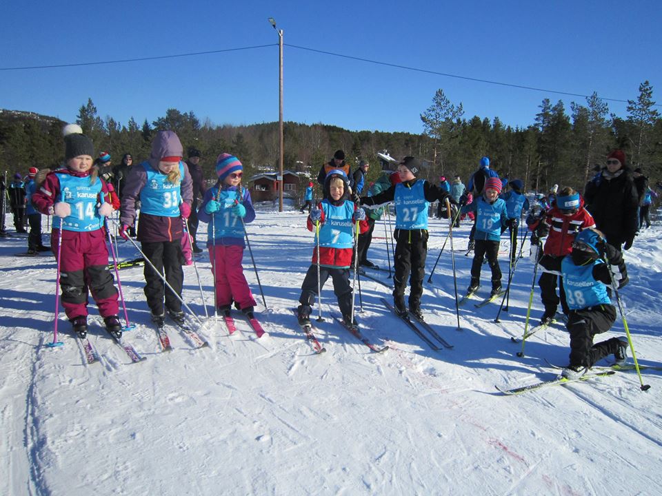 Deltakere på skisøndag 5.3