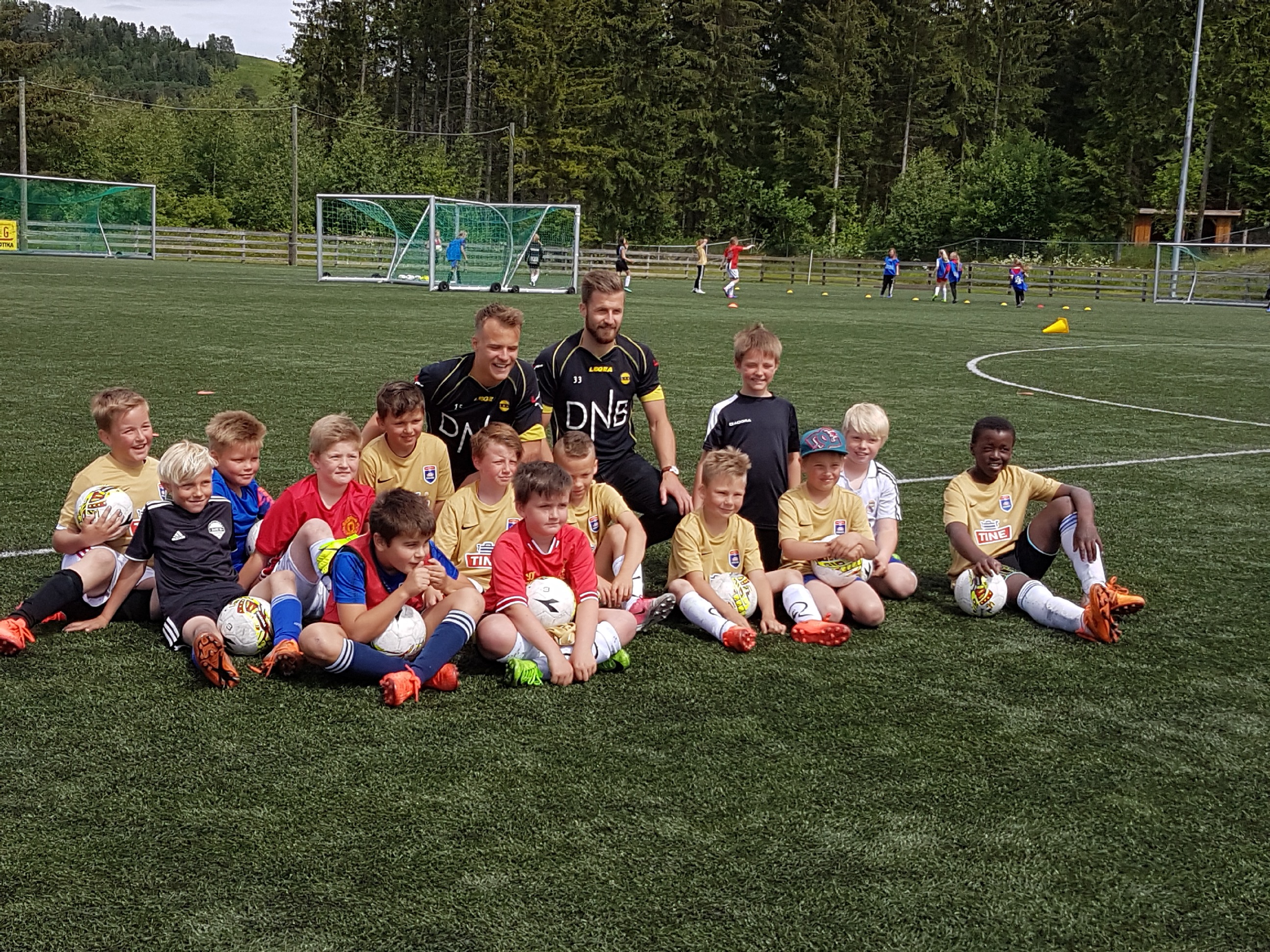 Populært besøk på Tine Fotballskole