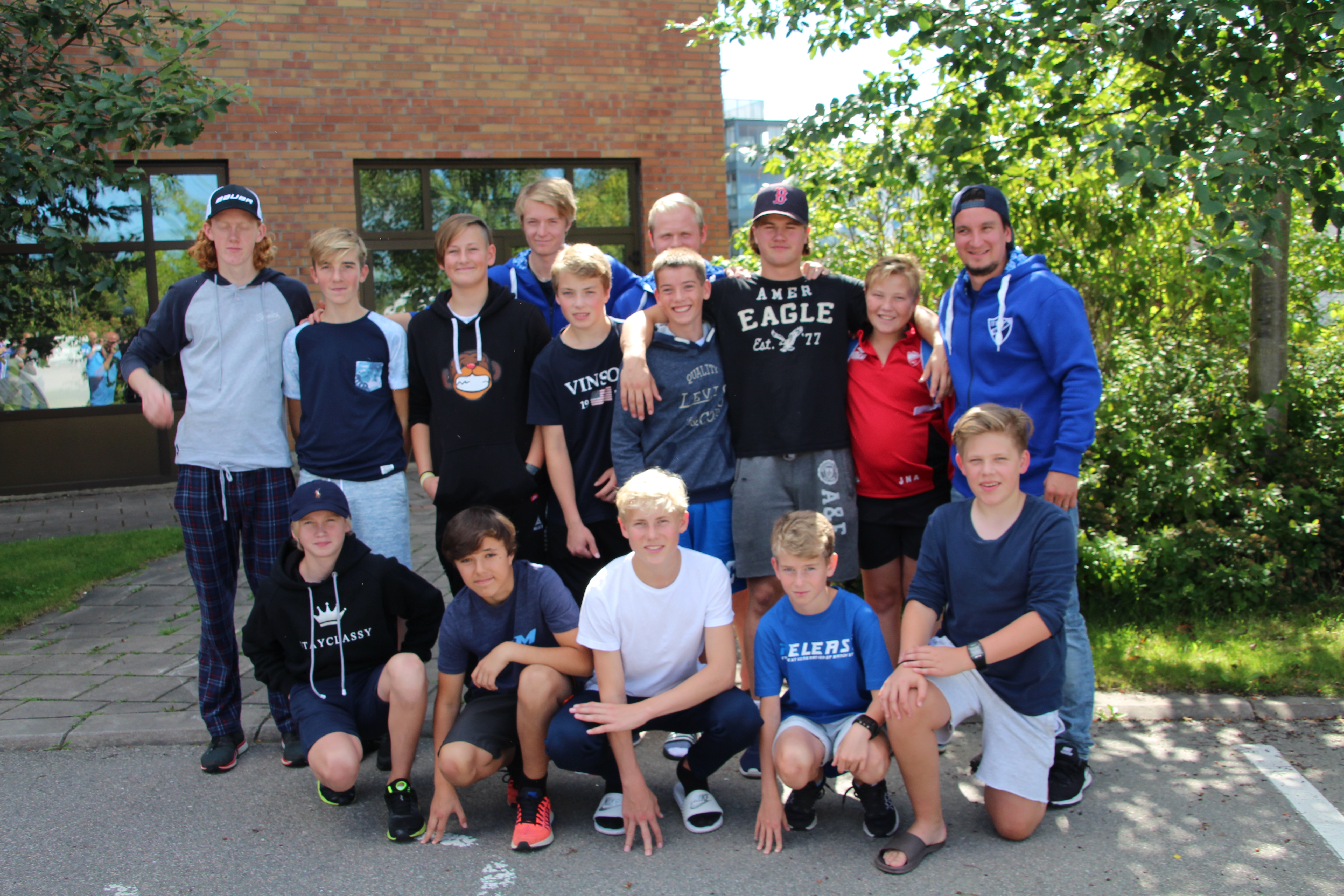 MANGE UNGE SARPINGER PÅ BANDYSKOLE I VÄNERSBORG