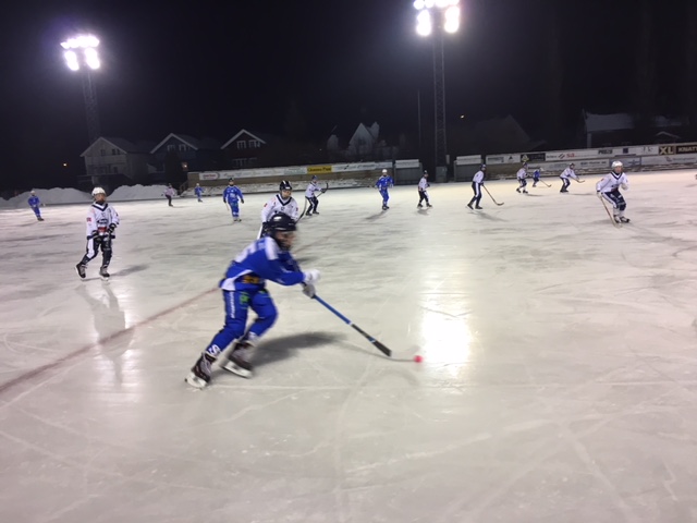 KALASBANDY AV SMÅGUTTENE