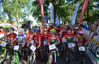 Hjelpere til Tour of Norway for Kids i Horten onsdag 16. mai.