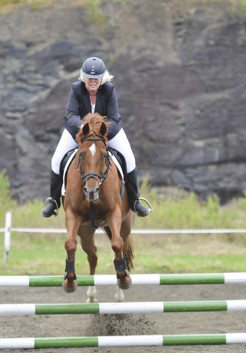 ÅTTE FEILPOENG: Hege Heiberg og Tab Ekstra hadde to riv, og ble straffet med åtte feilpoeng. Det ga 15. plass i klasse 70 centimeter.