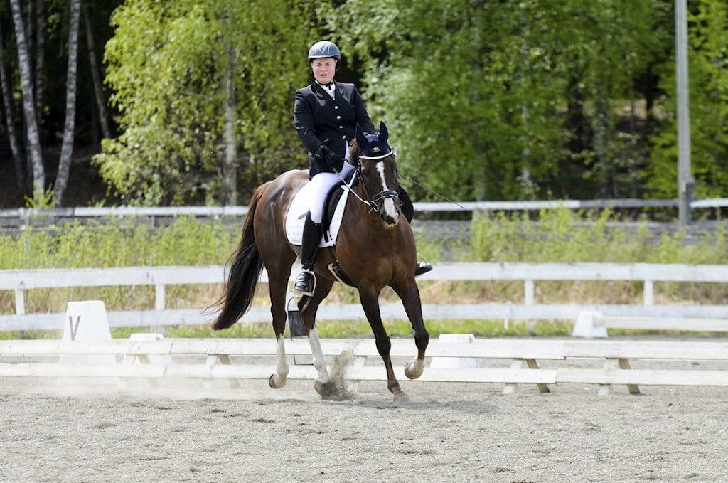 FORNØYD: Hege Larsen Nylén og Knut Fantomet sikret seg 61 poeng i klasse Lett A: 2.