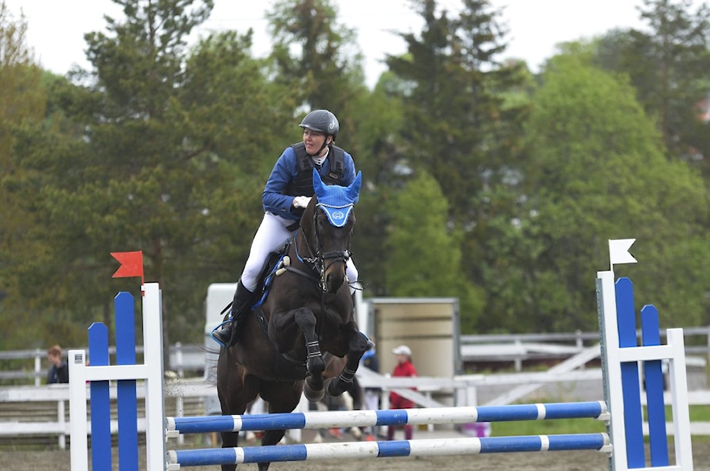 NUMMER SJU: Nina Elisabeth Jansson og Theoderick ble nummer sju i klasse 80 centimeter.