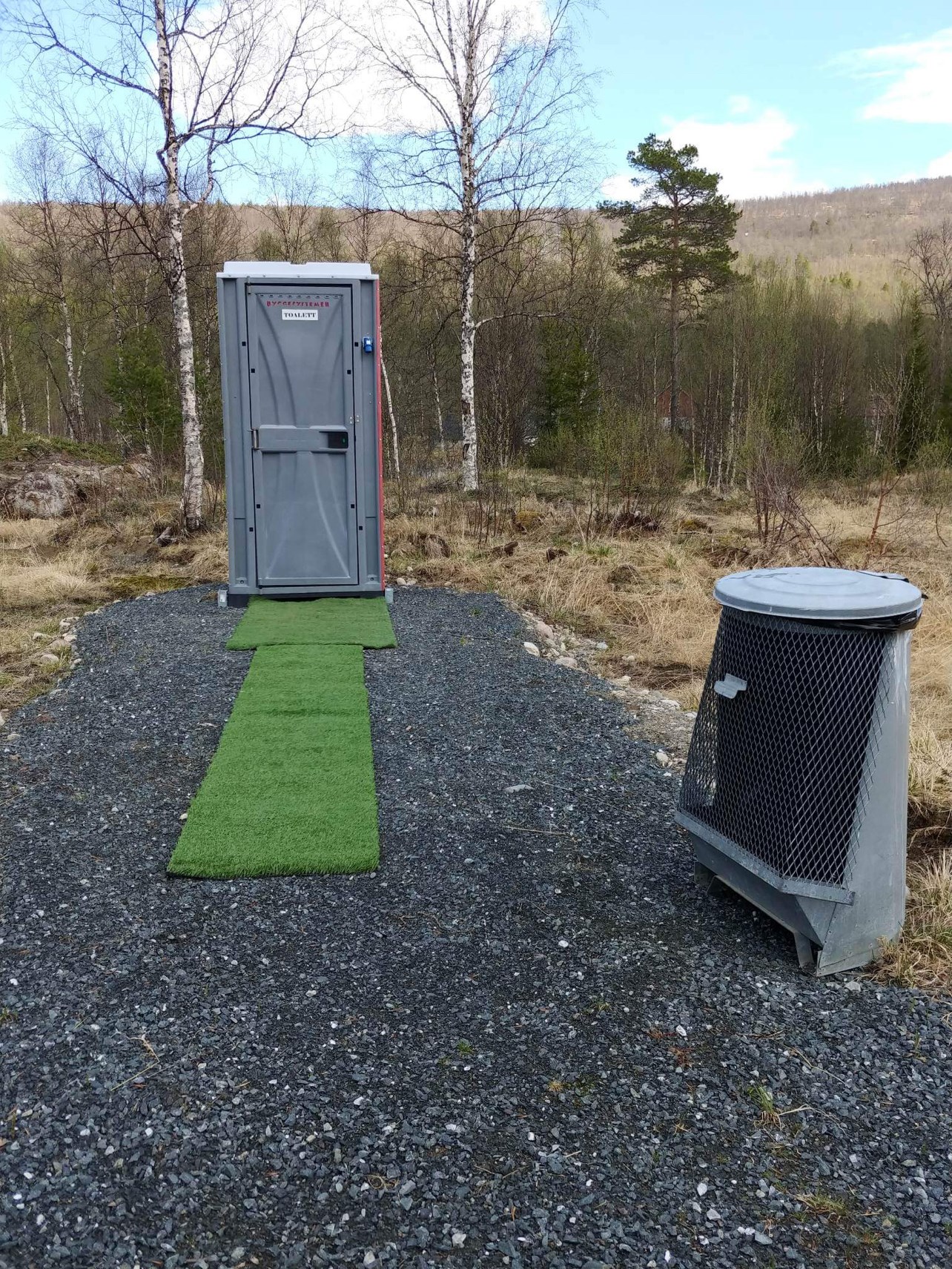 Utedoen er klar til bruk