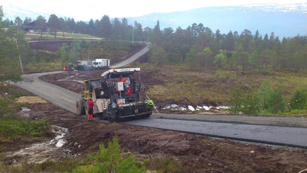 Asfaltering av rulleskibana. Foto: Lars Ivar Hatledal