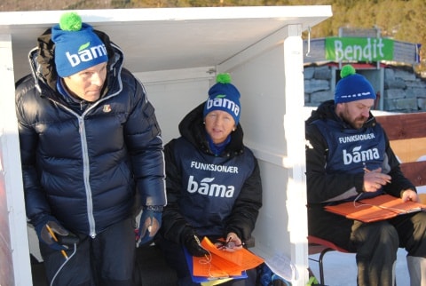 Funksjonærar på standplass. Foto: Sissel Svarstad