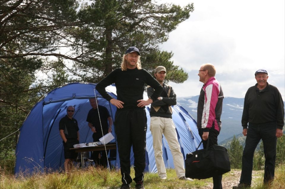 Gode hjelparar under løpet. Foto: Irene Lunde