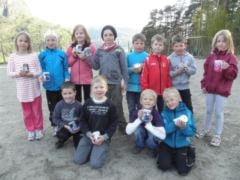 Premieutdeling for gruppe 2 på barneidrettsskulen. Foto: Margunn Hjelmeset