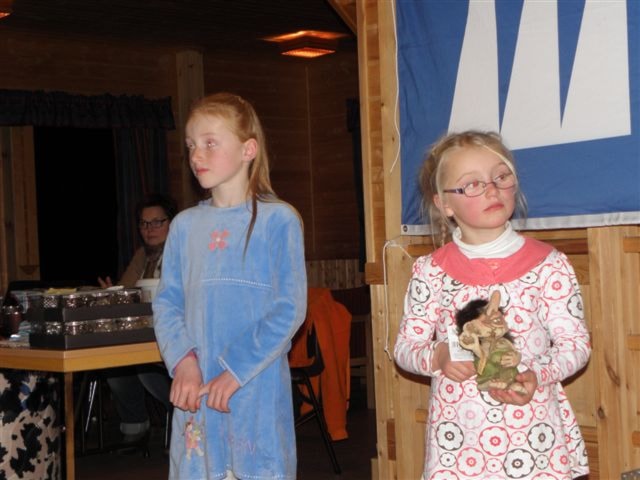 Maren og Oddrun Hjelmeset Kirkeeide. Foto. Sigbjørn Kirkeeide