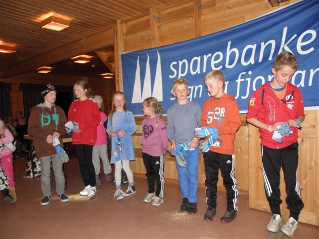 Premieutdeling lagsmeisterskap friidrett. Foto: Sigbjørn Kirkeeide