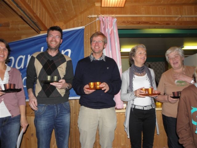 Premieutdeling lagsmeisterskap orientering. Foto: Sigbjørn Kirkeeide