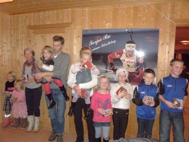 Samanlagtpremiar for årets nær-o-løp. Foto: Sigbjørn Kirkeeide