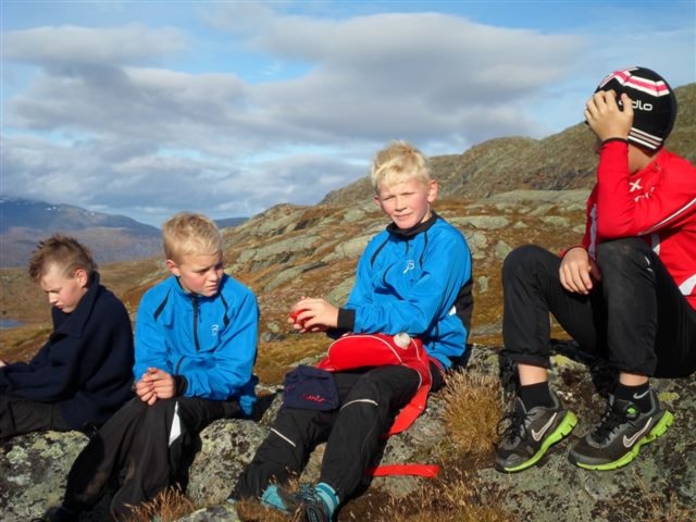 Ein rast på fjellturen. Foto: Margunn Hjelmeset