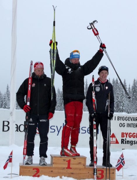 Johannes Thingnes Bø etter sigeren på normaldistansen. Foto: Magne Hjelle