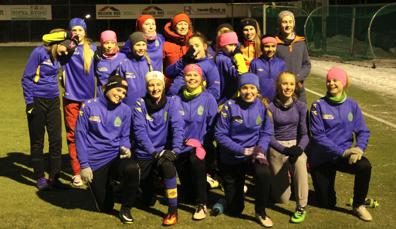 Kick off for jentene med landslagsspiller på Årbogen