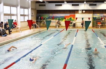 De siste svømmetakene på Langhus bad