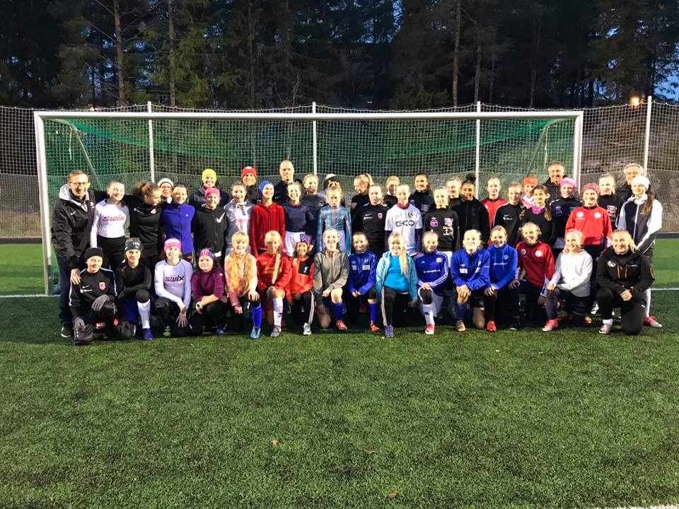 HFK SINE FOTBALLSKOLER I AUGUST