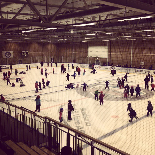 Avslutning skøyte- og hockeyskolen