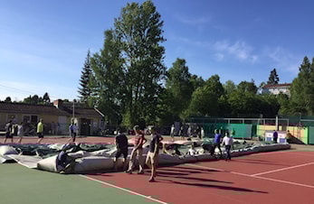Da står endelig alle våre 6 tennisbaner på uteanlegget klare