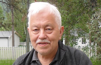 Jarl Skogmo mottar klubbens Hederstegn