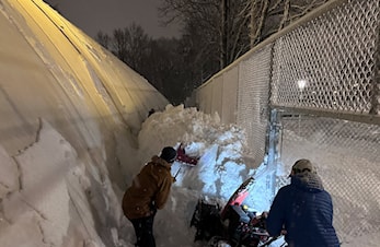 Dugnadsmåking er god trim - Hallen må måkes