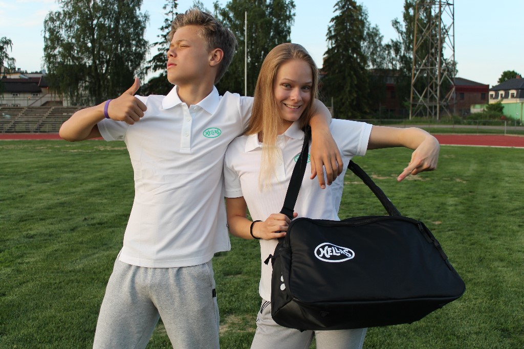 Personlig navn trykket på baggen er inkludert i prisen.