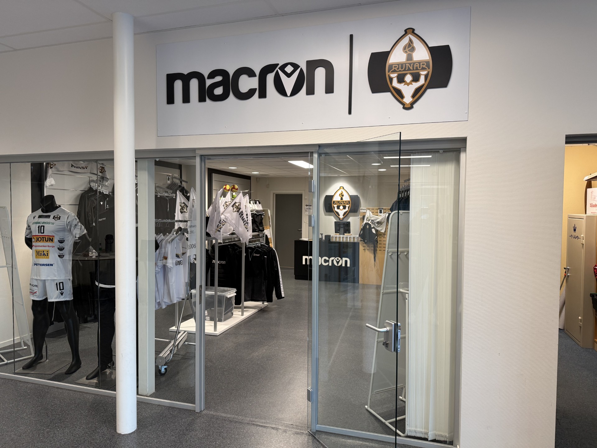 Macron-butikken med utvidede åpningstider før jul