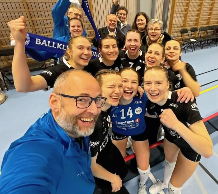 Bilde trener med lag