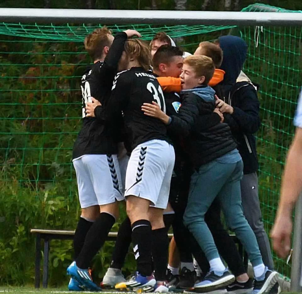 Fjorårets toppoppgjør på skarpmarka lørdag kl 1500