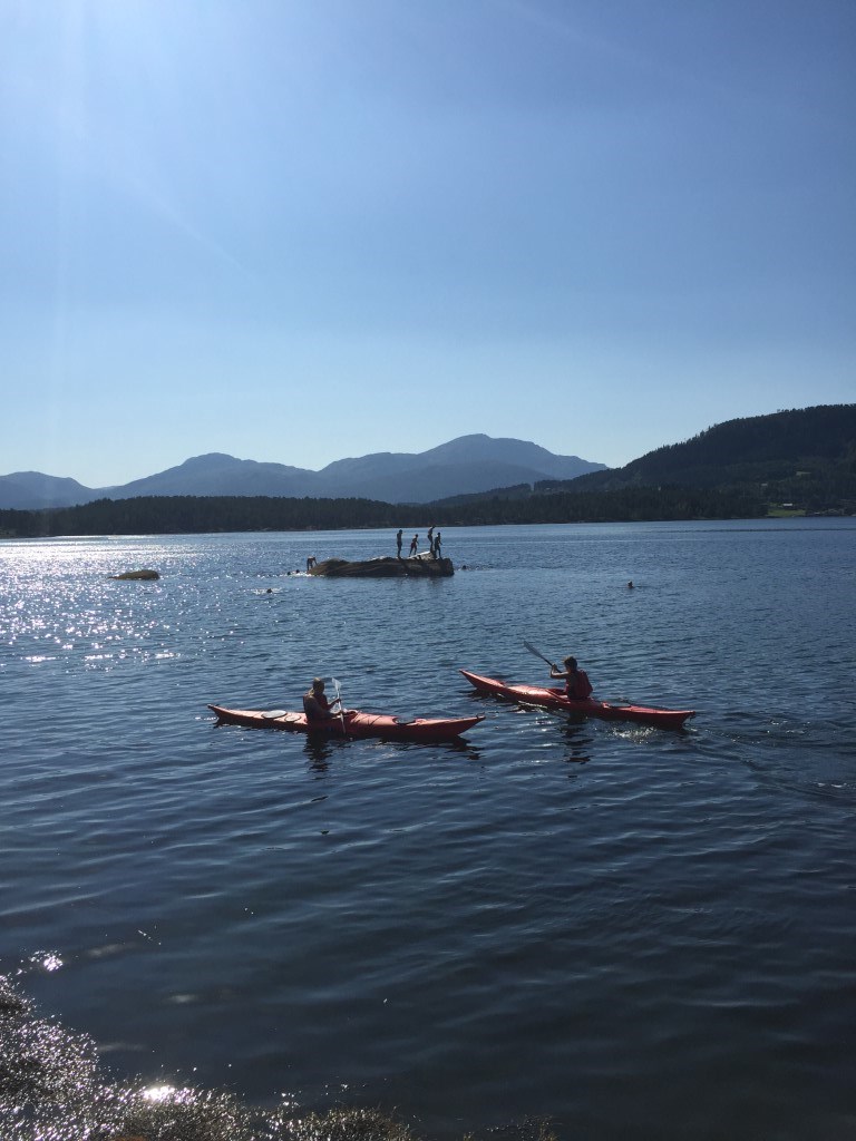 Aktivitetsdag ved sjøen for Halsabarne- og ungdomsskole