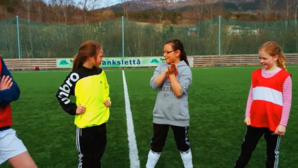 J12 med "teambuilding" - aktivitetsdag med trening, klatring og pizza