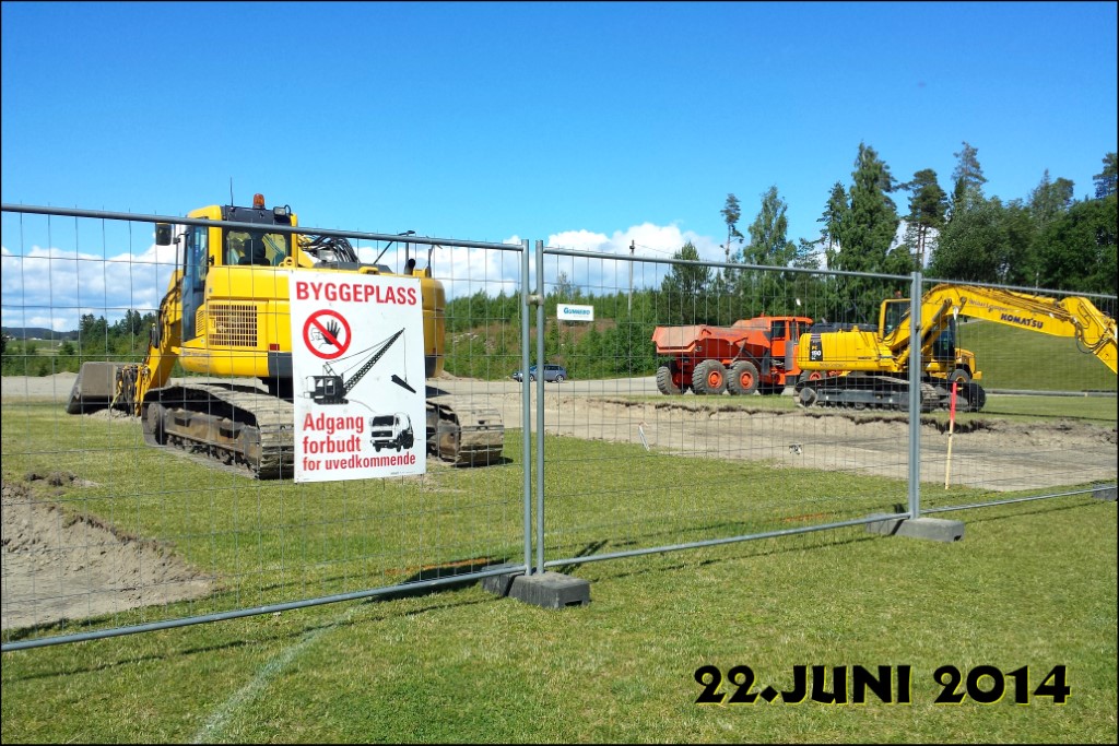 Bygging av kunstgressbanen er i gang!