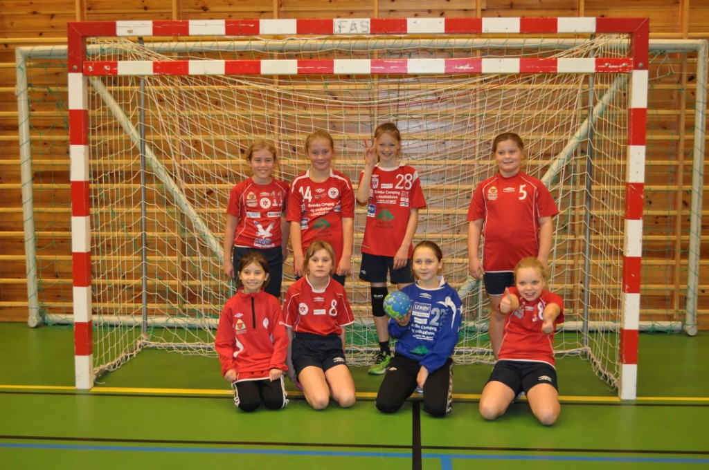 Første seriekamp for J-10 med 7 - 4 seier over Halsa.